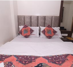 Deluxe AC room